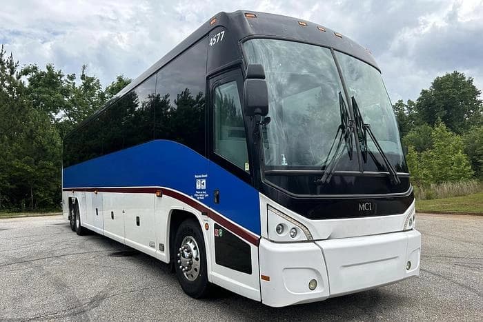 2016 Mci J4500 Coach - Image 1