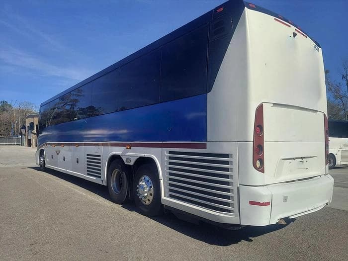 2013 Mci J4500 Coach - Image 11