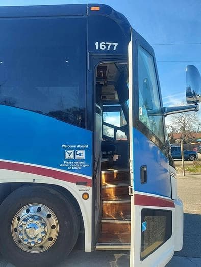 2013 Mci J4500 Coach - Image 12