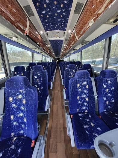 2013 Mci J4500 Coach - Image 5