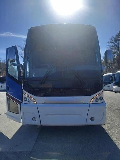 2013 Mci J4500 Coach - Image 6