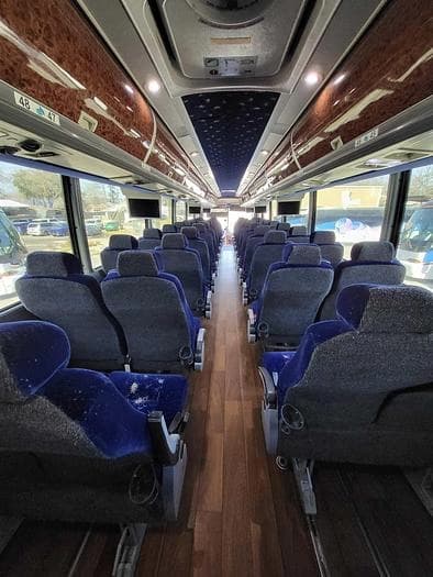 2013 Mci J4500 Coach - Image 8