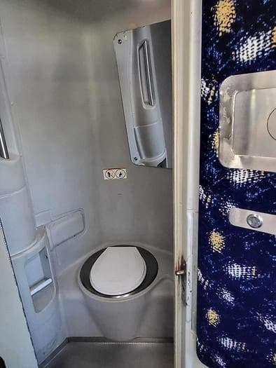 2012 Mci J4500 Coach - Image 15