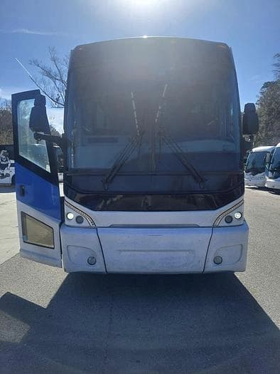 2012 Mci J4500 Coach - Image 2