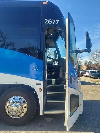 2012 Mci J4500 Coach - Image 6
