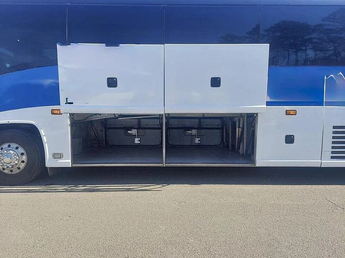 2012 Mci J4500 Coach - Image 8