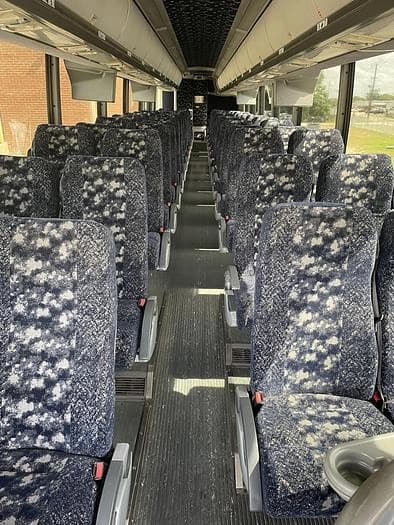 2011 Mci J4500 Coach - Image 4