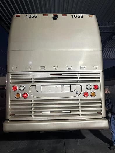 2010 Prevost H3-45 Coach - Image 11