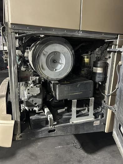 2010 Prevost H3-45 Coach - Image 10