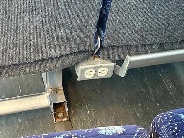 2004 Mci J4500 Coach - Image 5