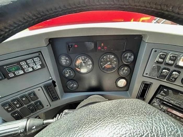 2004 Mci J4500 Coach - Image 14