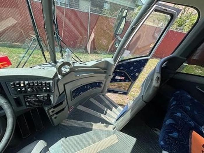 2004 Mci J4500 Coach - Image 7