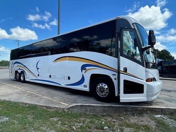 2004 Mci J4500 Coach - Image 2