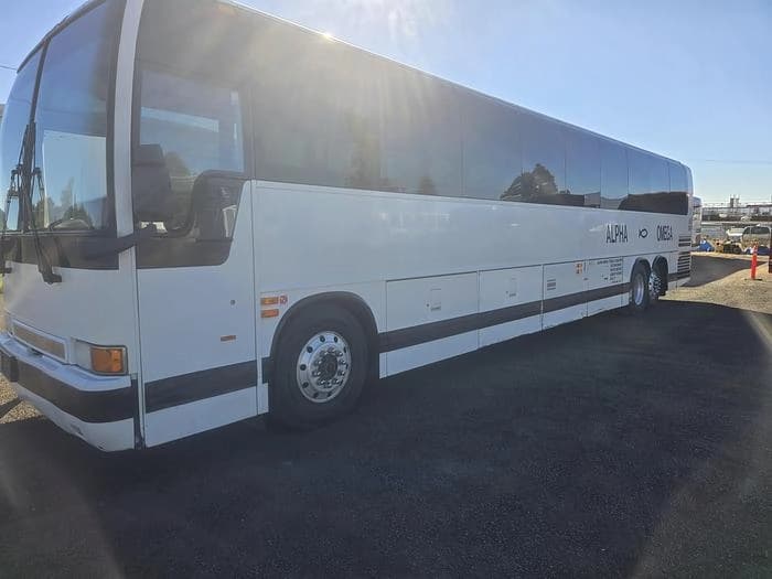 2003 Prevost XL2 Coach - Image 2