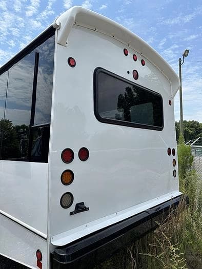 2019 Champion F550 Shuttle Bus - Image 2