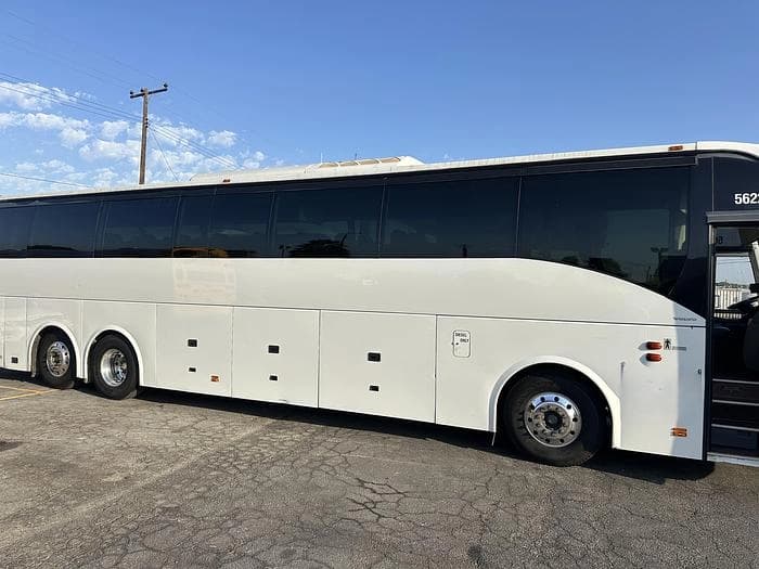 2016 Volvo 9700 Coach - Image 1