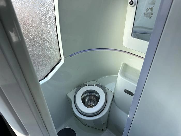 2016 Volvo 9700 Coach - Image 9