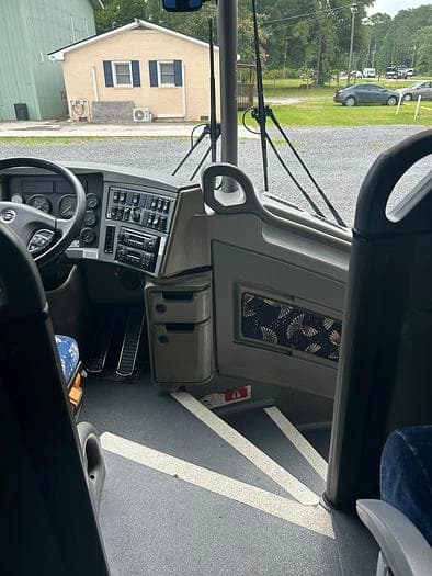 2009 Mci J4500 Coach - Image 11
