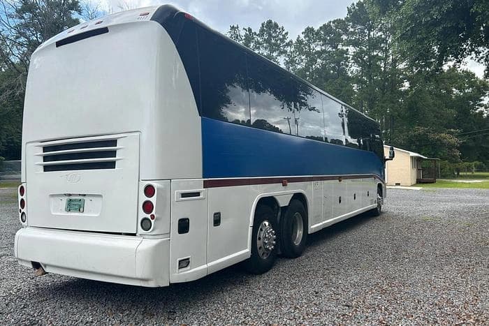 2009 Mci J4500 Coach - Image 8