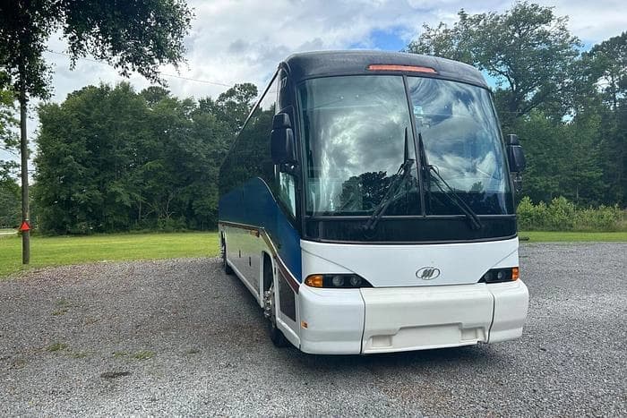 2009 Mci J4500 Coach - Image 2
