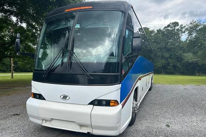 2009 Mci J4500 Coach - Image 4