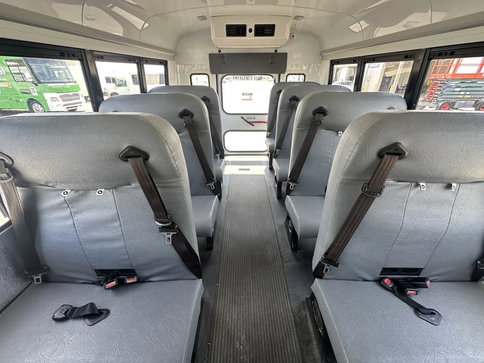 2018 Chevrolet Express 3500 Girardin - Image 9
