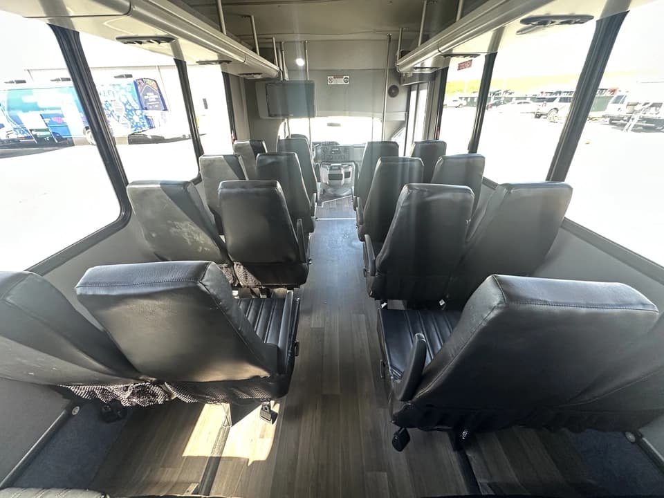 2017 Ford Goshen Shuttle Bus - Image 13