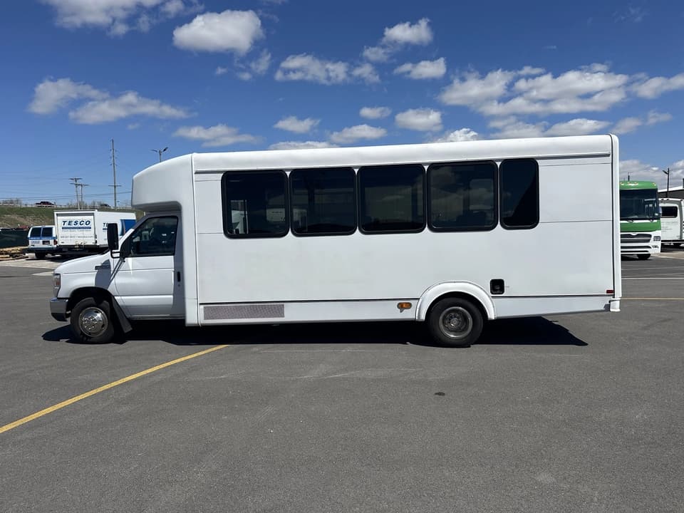 2017 Ford Goshen Shuttle Bus - Image 7