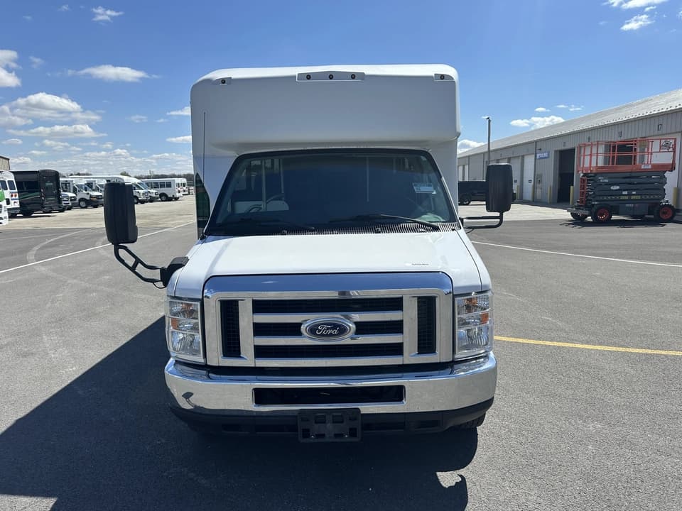 2017 Ford Goshen Shuttle Bus - Image 9