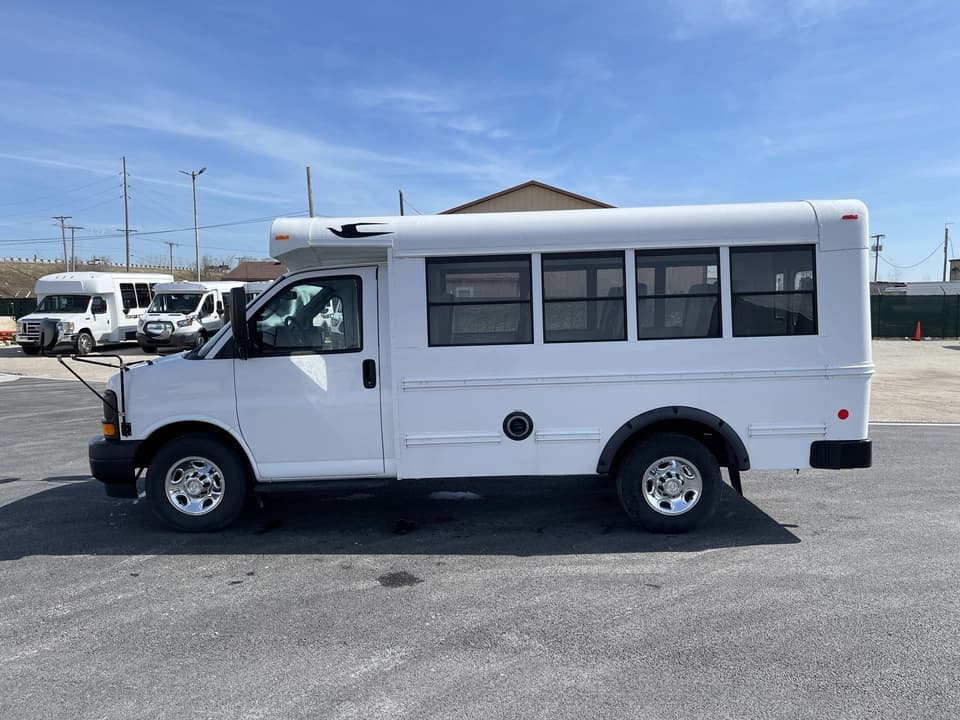2017 Chevrolet Express 3500 Girardin - Image 6