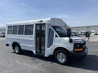 2017 Chevrolet Express 3500 bus