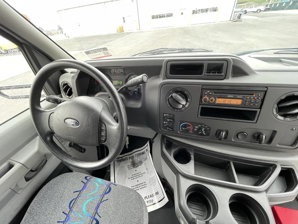 2019 Ford E350 Starcraft Shuttle Bus - Image 13