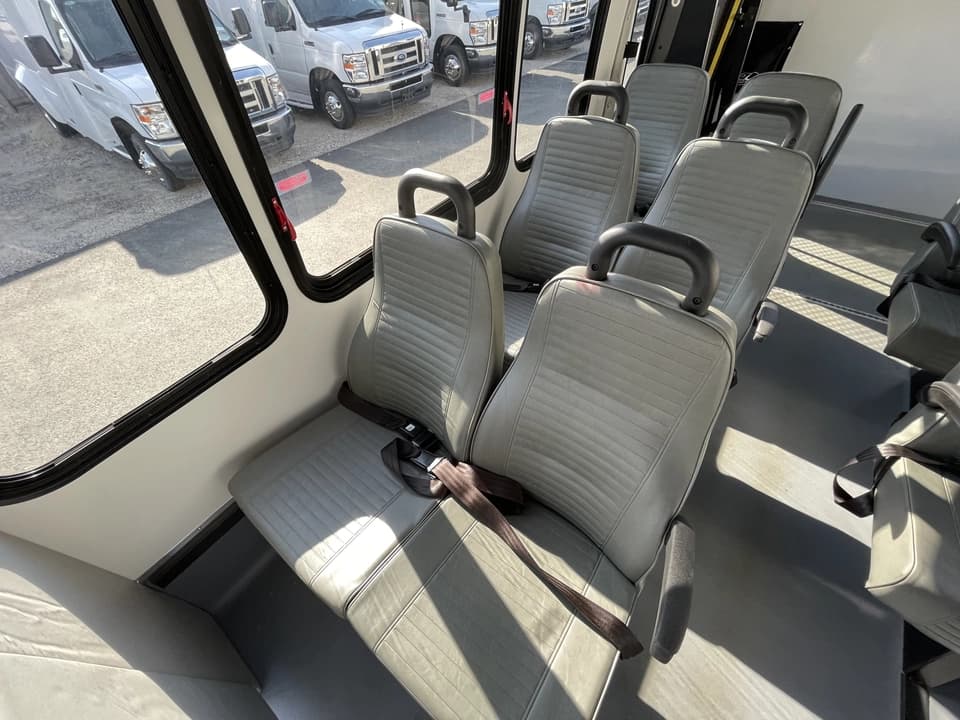2019 Ford E350 Elkhart Coach Shuttle Bus - Image 12