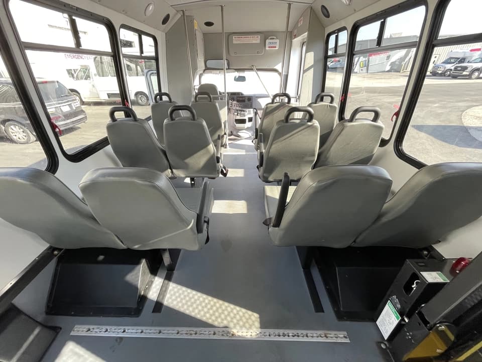 2019 Ford E350 Elkhart Coach Shuttle Bus - Image 13