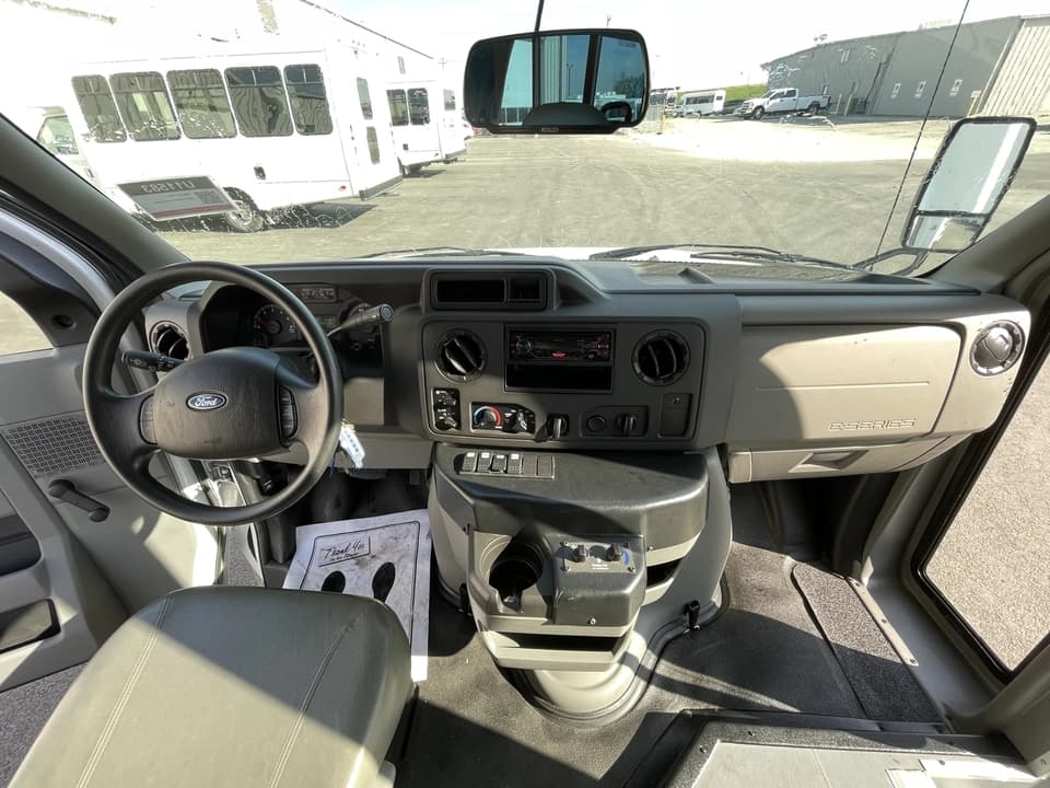 2019 Ford E350 Elkhart Coach Shuttle Bus - Image 14