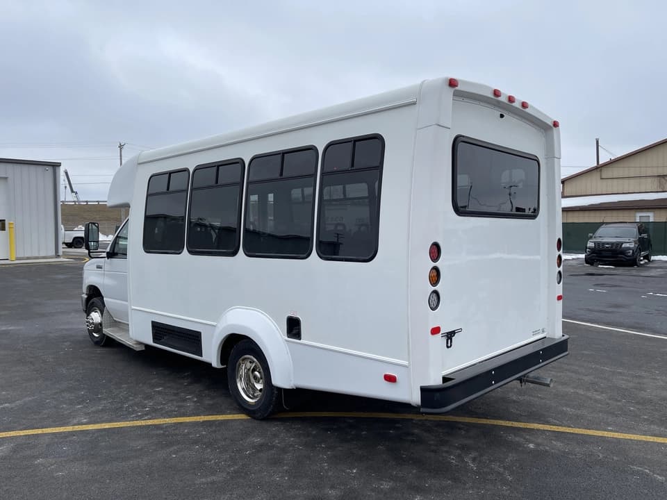 2019 Ford E350 Elkhart Coach Shuttle Bus - Image 6
