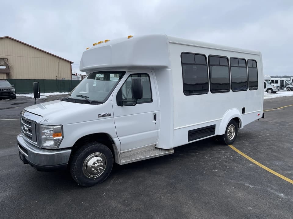 2019 Ford E350 Elkhart Coach Shuttle Bus - Image 8