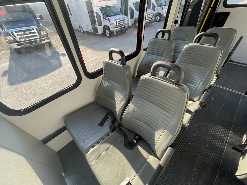 2016 Ford E350 Elkhart Coach Shuttle Bus - Image 12