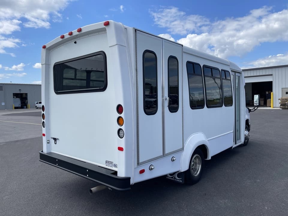 2016 Ford E350 Elkhart Coach Shuttle Bus - Image 4