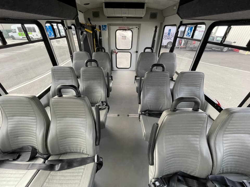 2022 Ford E450 StarTrans Shuttle Bus - Image 14