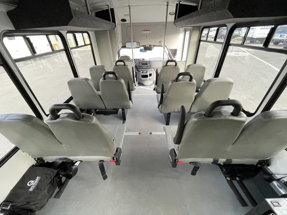 2022 Ford E450 StarTrans Shuttle Bus - Image 15