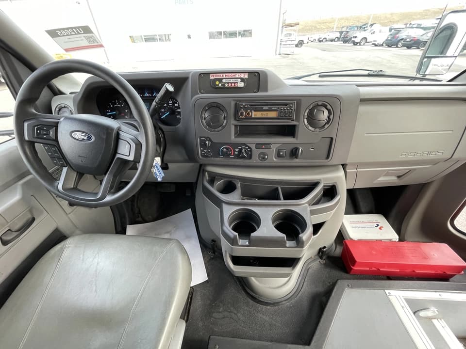 2022 Ford E450 StarTrans Shuttle Bus - Image 16
