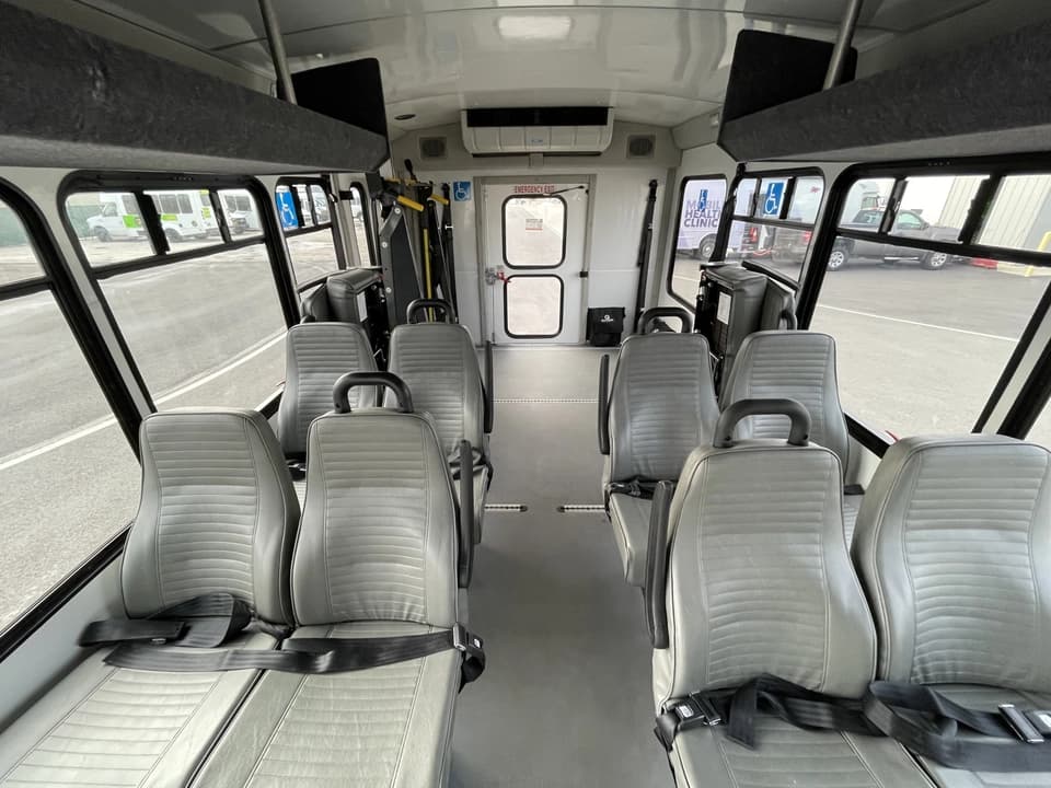 2022 Ford E450 StarTrans Shuttle Bus - Image 10