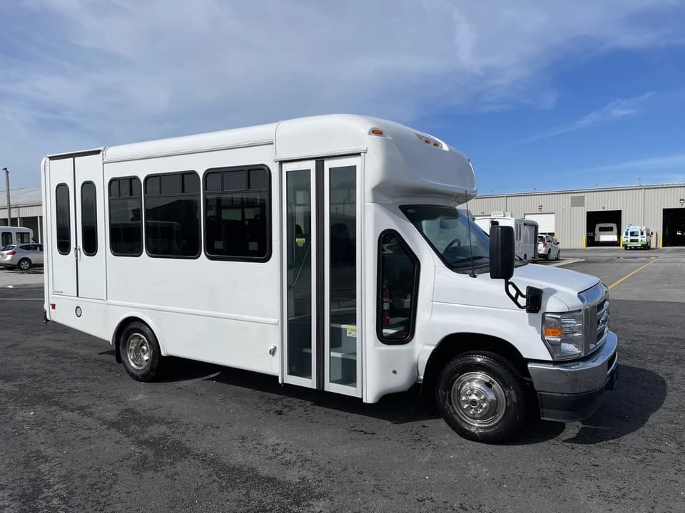 2022 Ford E450 StarTrans - Image 1