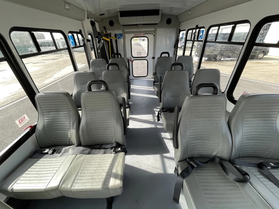 2022 Ford E450 StarTrans - Image 13