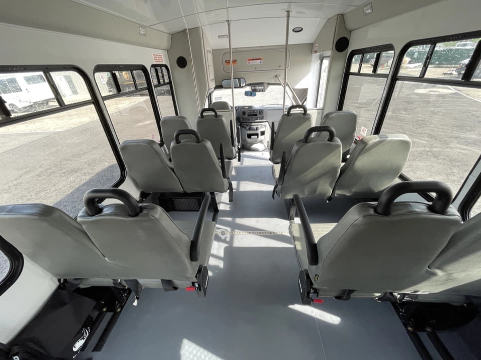 2022 Ford E450 StarTrans - Image 14