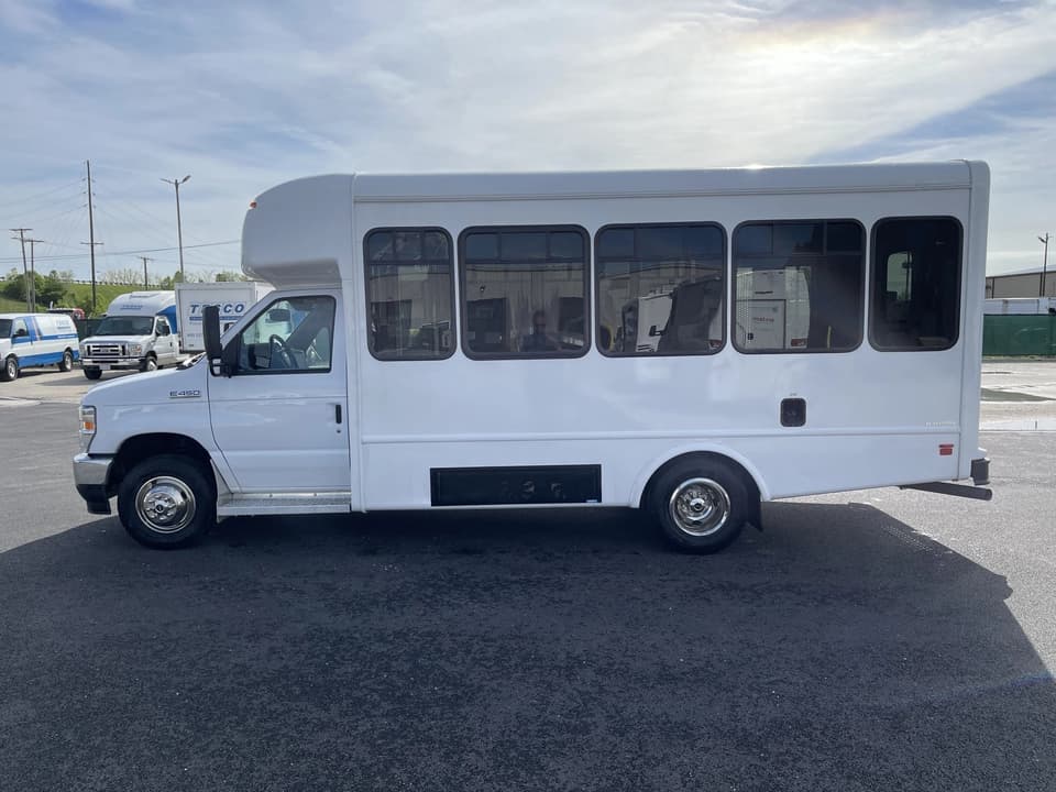 2022 Ford E450 StarTrans - Image 7