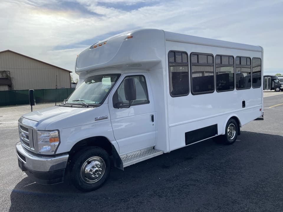 2022 Ford E450 StarTrans - Image 8