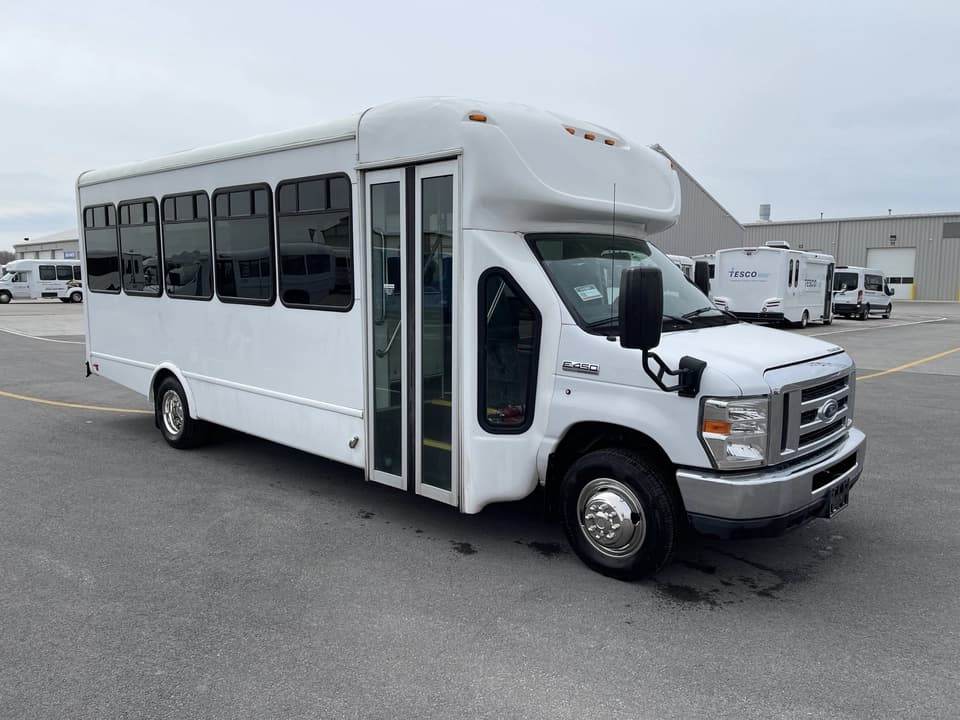 2018 Ford E450 Starcraft - Image 1