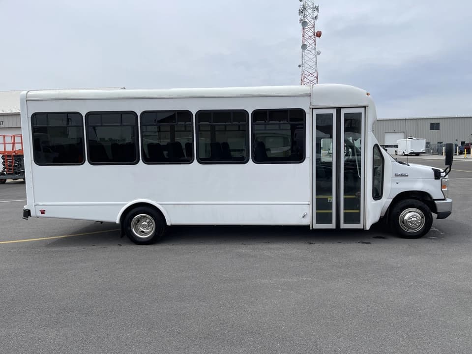 2018 Ford E450 Starcraft - Image 2